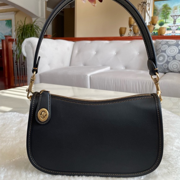 ‼️SOLD‼️ Coach Swinger Shoulder Bag in Black - Picture 1 of 16